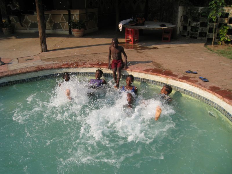 pool splashing